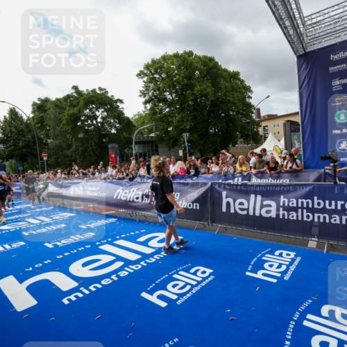 29.06.2025 - hella hamburg halbmarathon Zöllner http://msf.ph/oto/8425718 29.06.2025 10:34:56 Ziel 2879, 4477, 6704, 7466, 8864, 12204, 12751, 14629, 14952, 15991, 16140, 16712, 17643, 18183, 18220, 18419, 18837 meine-sportfotos.de