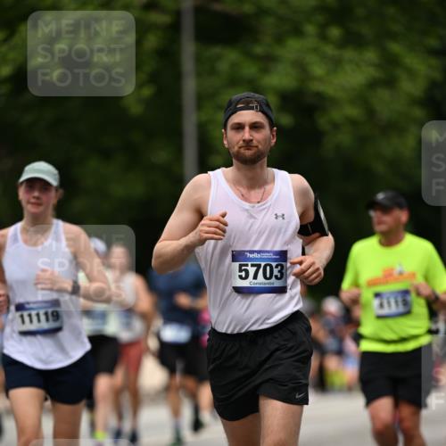 29.06.2025 - hella hamburg halbmarathon Dr. Thomas Lammeyer http://msf.ph/oto/8425754 29.06.2025 10:50:09 Kennedybrücke 1060, 1085, 1465, 1854, 2217, 2657, 2664, 2846, 2954, 2965, 3357, 3377, 3879, 3993, 4099, 4102, 4119, 4820, 5108, 5190, 5339, 5703, 5914, 6393, 6763, 6788, 6980, 7699, 7983, 8272, 8594, 9536, 11119, 11332 meine-sportfotos.de
