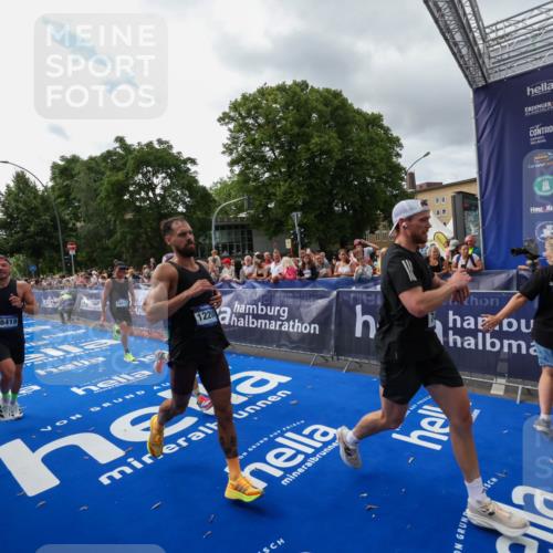 29.06.2025 - hella hamburg halbmarathon Zöllner http://msf.ph/oto/8425770 29.06.2025 10:34:58 Ziel 4477, 6704, 7466, 8864, 12044, 12204, 12751, 14952, 15391, 15902, 16140, 16177, 16712, 17643, 18183, 18220, 18419, 18837 meine-sportfotos.de