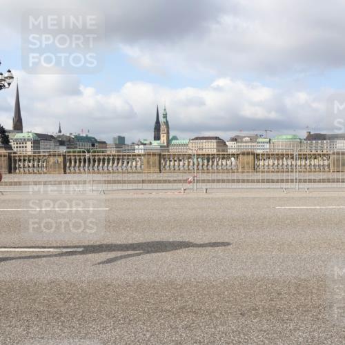 29.06.2025 - hella hamburg halbmarathon Lena Gebhardt http://msf.ph/oto/8425779 29.06.2025 08:58:47 Lombardsbrücke  meine-sportfotos.de