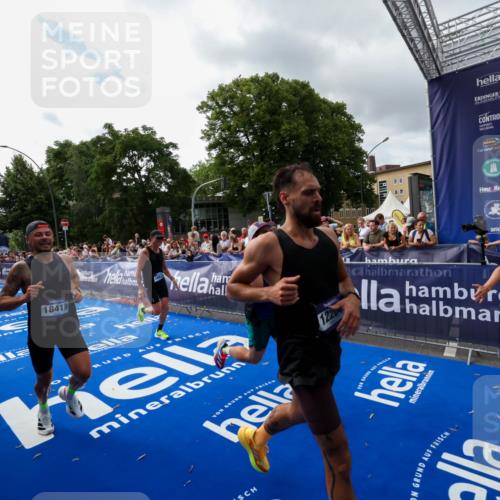 29.06.2025 - hella hamburg halbmarathon Zöllner http://msf.ph/oto/8425785 29.06.2025 10:34:58 Ziel 4477, 6704, 7466, 8864, 12044, 12204, 12751, 14952, 15391, 15902, 16140, 16177, 16712, 17643, 18183, 18220, 18419, 18837 meine-sportfotos.de
