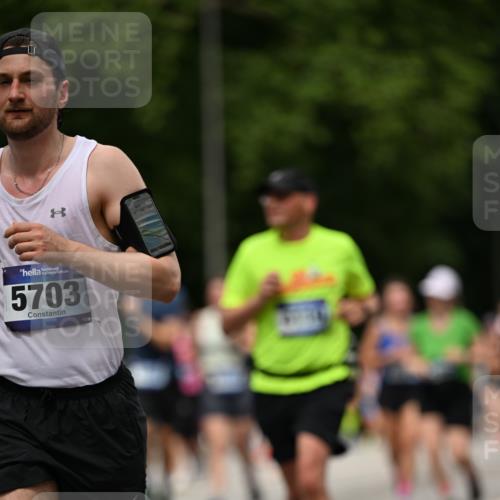 29.06.2025 - hella hamburg halbmarathon Dr. Thomas Lammeyer http://msf.ph/oto/8425797 29.06.2025 10:50:10 Kennedybrücke 1060, 1085, 1465, 1854, 2217, 2657, 2664, 2846, 2954, 2965, 3357, 3377, 3879, 3993, 4099, 4102, 4119, 4820, 5108, 5190, 5339, 5703, 5914, 6393, 6763, 6788, 6980, 7530, 7699, 7983, 8272, 8594, 9536, 11119, 11332, 11393 meine-sportfotos.de