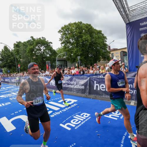 29.06.2025 - hella hamburg halbmarathon Zöllner http://msf.ph/oto/8425812 29.06.2025 10:34:59 Ziel 4477, 6704, 7466, 8864, 12044, 12204, 12751, 14952, 15391, 15902, 16140, 16177, 16712, 17643, 18183, 18220, 18419, 18837 meine-sportfotos.de
