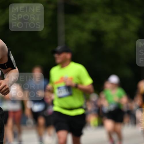 29.06.2025 - hella hamburg halbmarathon Dr. Thomas Lammeyer http://msf.ph/oto/8425815 29.06.2025 10:50:11 Kennedybrücke 1060, 1085, 1465, 1854, 2217, 2657, 2664, 2846, 2954, 2965, 3357, 3377, 3879, 3993, 4099, 4102, 4119, 4820, 5108, 5190, 5339, 5703, 5914, 6393, 6763, 6788, 6980, 7530, 7699, 7983, 8272, 8594, 9536, 11119, 11332, 11393 meine-sportfotos.de