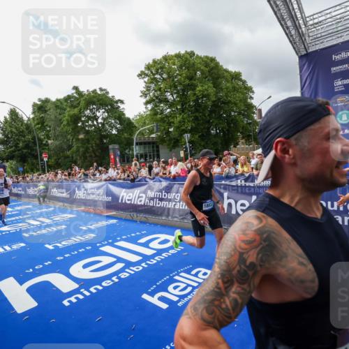 29.06.2025 - hella hamburg halbmarathon Zöllner http://msf.ph/oto/8425839 29.06.2025 10:34:59 Ziel 4477, 6704, 7466, 8864, 12044, 12204, 12751, 14952, 15391, 15902, 16140, 16177, 16712, 17643, 18183, 18220, 18419, 18837 meine-sportfotos.de