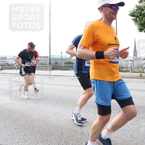 29.06.2025 - hella hamburg halbmarathon Lena Gebhardt http://msf.ph/oto/8425904 29.06.2025 10:28:54 Lombardsbrücke 14205, 641, 16, 1518, 1557, 1869, 2688, 3717, 4161, 4362, 4700, 4834, 4982, 5167, 5249, 5250, 5718, 5903, 5939, 6102, 6345, 6418, 7169, 7980, 8048, 8560, 9642, 9716, 9855, 10068, 10434, 12099, 12404, 12442, 13400, 14205, 15143, 15256, 15452, 15453, 15952, 15955, 16125, 16643, 18293, 19180 meine-sportfotos.de