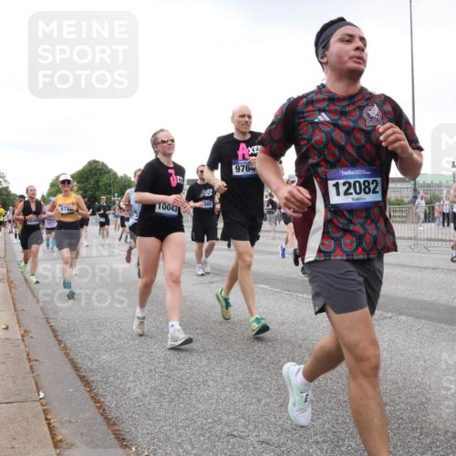 29.06.2025 - hella hamburg halbmarathon Lena Gebhardt http://msf.ph/oto/8425921 29.06.2025 10:53:36 Lombardsbrücke 12280, 10043, 9764, 12082, 119, 604, 1340, 1687, 1709, 1753, 1900, 1906, 1984, 2065, 2079, 2409, 2429, 3055, 3226, 4195, 4595, 4626, 4801, 5428, 5430, 5562, 5815, 5856, 5857, 6039, 6041, 6044, 6273, 6306, 6913, 6996, 7039, 7068, 7483, 7537, 7611, 7614, 7876, 7890, 8189, 8212, 8414, 8515, 8906, 9077, 9456, 9531, 9572, 9685, 9764, 9771, 9785, 10043, 10175, 10490, 12193, 12219, 12700, 13916, 13917, 14038 meine-sportfotos.de
