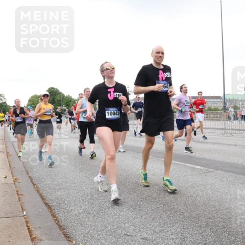 29.06.2025 - hella hamburg halbmarathon Lena Gebhardt http://msf.ph/oto/8425954 29.06.2025 10:53:36 Lombardsbrücke 2280, 64, 10043, 1335, 1340, 1687, 1709, 1753, 1900, 1906, 1984, 2065, 2079, 2409, 2429, 3055, 3226, 4195, 4595, 4626, 4801, 5428, 5430, 5562, 5815, 5856, 5857, 6039, 6041, 6044, 6273, 6306, 6913, 6996, 7039, 7068, 7483, 7537, 7611, 7614, 7876, 7890, 8189, 8212, 8414, 8515, 8906, 9077, 9456, 9531, 9572, 9685, 9764, 9771, 9785, 10043, 10175, 10490, 12193, 12219, 12700, 13916, 13917, 14038 meine-sportfotos.de