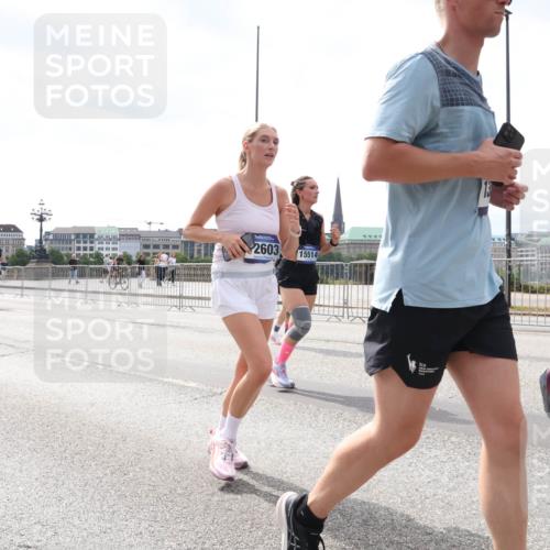 29.06.2025 - hella hamburg halbmarathon Lena Gebhardt http://msf.ph/oto/8425981 29.06.2025 10:43:27 Lombardsbrücke 1816, 2603, 15514, 1577, 1023, 1149, 1155, 1310, 1400, 1467, 1788, 1816, 1878, 2103, 2158, 2267, 2361, 2971, 3074, 3238, 3329, 3390, 3518, 3638, 4056, 4177, 4302, 4367, 4680, 4866, 5067, 5192, 5201, 5214, 5268, 5370, 5610, 5720, 5755, 5967, 6012, 6096, 6226, 6440, 6931, 6971, 6973, 7043, 7197, 7205, 7206, 7461, 7504, 7872, 7926, 8000, 8135, 8184, 8233, 8408, 8435, 8504, 8795, 8991, 9072, 9304, 9639, 9641, 9644, 9831, 9976, 10083, 10097, 10180, 10200, 10202 meine-sportfotos.de