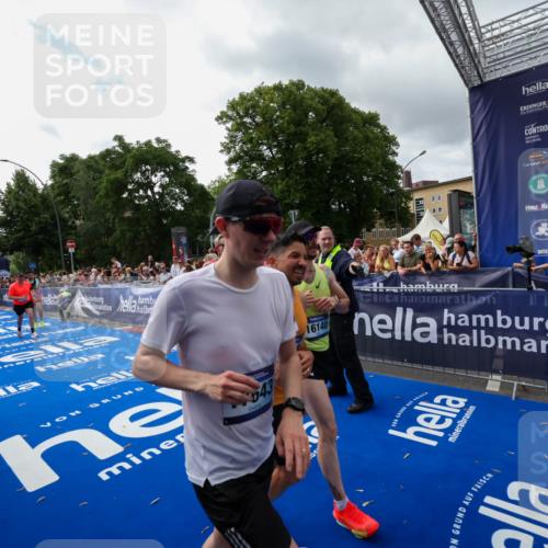 29.06.2025 - hella hamburg halbmarathon Zöllner http://msf.ph/oto/8425992 29.06.2025 10:35:03 Ziel 6704, 7972, 8864, 8901, 12044, 12751, 15391, 15902, 16140, 16177, 16712, 17643, 18220 meine-sportfotos.de