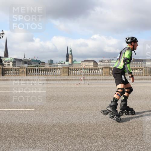 29.06.2025 - hella hamburg halbmarathon Lena Gebhardt http://msf.ph/oto/8425994 29.06.2025 08:58:47 Lombardsbrücke  meine-sportfotos.de