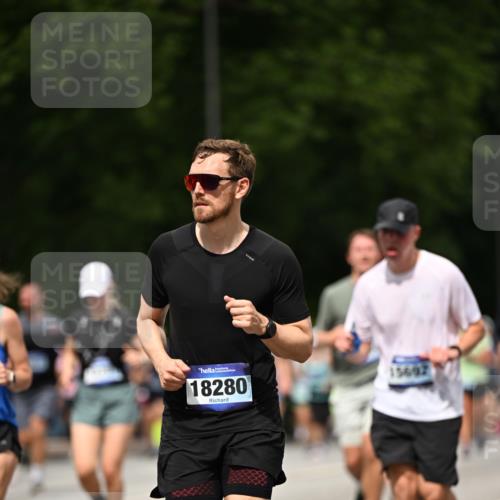 29.06.2025 - hella hamburg halbmarathon Dr. Thomas Lammeyer http://msf.ph/oto/8426019 29.06.2025 10:50:15 Kennedybrücke 1060, 1085, 1421, 1426, 1465, 1854, 2217, 2657, 2664, 2954, 2965, 3357, 3377, 3879, 4099, 4102, 4119, 4820, 5108, 5703, 5914, 6393, 6763, 6788, 6980, 7303, 7530, 7983, 8272, 8594, 10812, 11119, 11332, 11393 meine-sportfotos.de