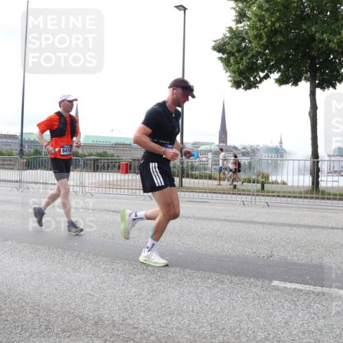 29.06.2025 - hella hamburg halbmarathon Lena Gebhardt http://msf.ph/oto/8426021 29.06.2025 10:28:55 Lombardsbrücke 6418, 1518, 1557, 1869, 2688, 3717, 4161, 4362, 4700, 4834, 4982, 5167, 5249, 5250, 5718, 5903, 5939, 6102, 6345, 6418, 7169, 7980, 8048, 8560, 9642, 9716, 9855, 10068, 10198, 10434, 12099, 12404, 12442, 13090, 14205, 15143, 15256, 15452, 15453, 15952, 15955, 16125, 16643, 18293 meine-sportfotos.de