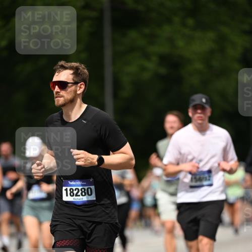 29.06.2025 - hella hamburg halbmarathon Dr. Thomas Lammeyer http://msf.ph/oto/8426035 29.06.2025 10:50:16 Kennedybrücke 1060, 1085, 1421, 1426, 1465, 1854, 2217, 2657, 2664, 2954, 2965, 3357, 3377, 3879, 4099, 4102, 4119, 4223, 4224, 4820, 5108, 5703, 5914, 6393, 6763, 6788, 6980, 7303, 7530, 7983, 8272, 8594, 10812, 11119, 11332, 11393 meine-sportfotos.de