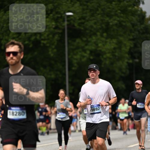 29.06.2025 - hella hamburg halbmarathon Dr. Thomas Lammeyer http://msf.ph/oto/8426040 29.06.2025 10:50:16 Kennedybrücke 1060, 1085, 1421, 1426, 1465, 1854, 2217, 2657, 2664, 2954, 2965, 3357, 3377, 3879, 4099, 4102, 4119, 4223, 4224, 4820, 5108, 5703, 5914, 6393, 6763, 6788, 6980, 7303, 7530, 7983, 8272, 8594, 10812, 11119, 11332, 11393 meine-sportfotos.de
