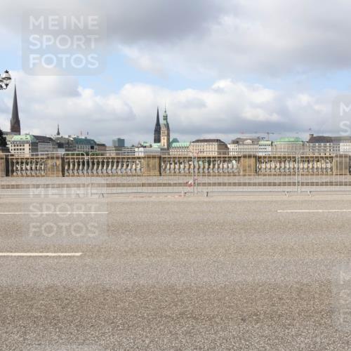 29.06.2025 - hella hamburg halbmarathon Lena Gebhardt http://msf.ph/oto/8426050 29.06.2025 08:58:47 Lombardsbrücke  meine-sportfotos.de