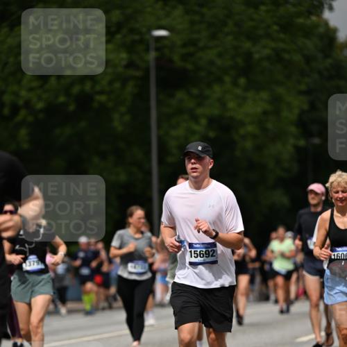 29.06.2025 - hella hamburg halbmarathon Dr. Thomas Lammeyer http://msf.ph/oto/8426065 29.06.2025 10:50:17 Kennedybrücke 1060, 1085, 1421, 1426, 1465, 1854, 2217, 2657, 2664, 2954, 2965, 3357, 3377, 4099, 4102, 4119, 4223, 4224, 4820, 5108, 5703, 5914, 6393, 6763, 6788, 6980, 7303, 7530, 7983, 8594, 10812, 11119, 11332, 11393 meine-sportfotos.de