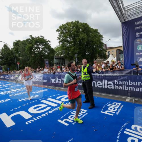 29.06.2025 - hella hamburg halbmarathon Zöllner http://msf.ph/oto/8426067 29.06.2025 10:35:06 Ziel 7972, 8901, 11559, 12044, 14069, 15391, 15902, 16177, 16963, 16964 meine-sportfotos.de