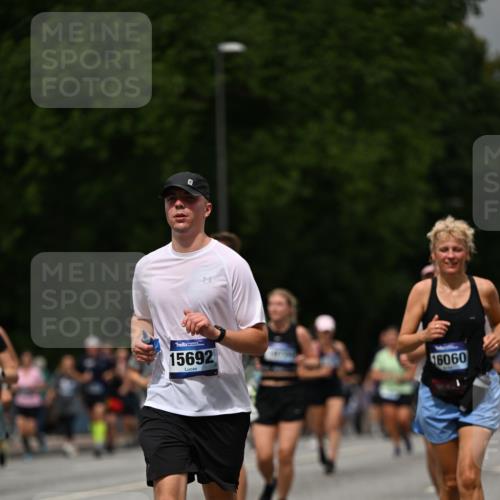 29.06.2025 - hella hamburg halbmarathon Dr. Thomas Lammeyer http://msf.ph/oto/8426089 29.06.2025 10:50:17 Kennedybrücke 1060, 1085, 1421, 1426, 1465, 1854, 2217, 2657, 2664, 2954, 2965, 3357, 3377, 4099, 4102, 4119, 4223, 4224, 4820, 5108, 5703, 5914, 6393, 6763, 6788, 6980, 7303, 7530, 7983, 8594, 10812, 11119, 11332, 11393 meine-sportfotos.de