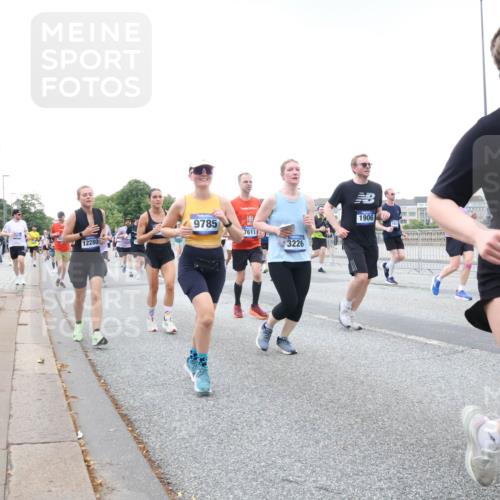 29.06.2025 - hella hamburg halbmarathon Lena Gebhardt http://msf.ph/oto/8426090 29.06.2025 10:53:37 Lombardsbrücke 9785, 7611, 12280, 3226, 1906, 10043, 1340, 1687, 1709, 1753, 1900, 1906, 1984, 2065, 2079, 2409, 2429, 3055, 3226, 4195, 4595, 4626, 4801, 5428, 5430, 5562, 5815, 5856, 5857, 5964, 6039, 6041, 6044, 6273, 6306, 6913, 6996, 7039, 7068, 7483, 7537, 7611, 7614, 7876, 7890, 8189, 8212, 8414, 8515, 8906, 8924, 9077, 9456, 9503, 9531, 9572, 9685, 9764, 9771, 9785, 10043, 10175, 10490, 11390, 12193, 12219, 12700, 14038 meine-sportfotos.de