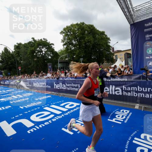 29.06.2025 - hella hamburg halbmarathon Zöllner http://msf.ph/oto/8426094 29.06.2025 10:35:07 Ziel 7972, 8901, 11559, 12044, 14069, 15391, 16963, 16964 meine-sportfotos.de