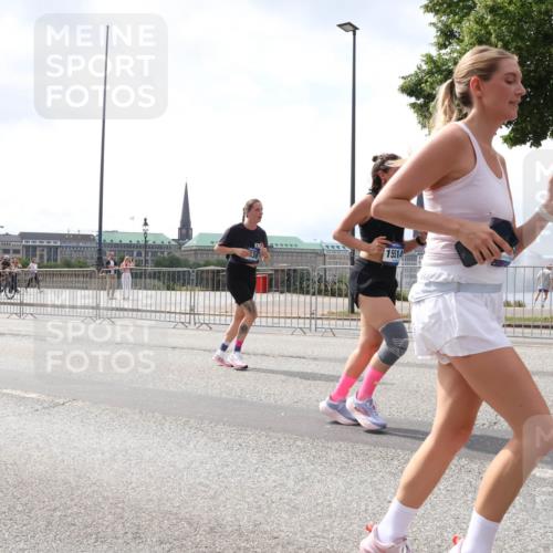 29.06.2025 - hella hamburg halbmarathon Lena Gebhardt http://msf.ph/oto/8426103 29.06.2025 10:43:28 Lombardsbrücke 15514, 1023, 1149, 1155, 1310, 1400, 1467, 1788, 1816, 1878, 2103, 2158, 2267, 2361, 2971, 3074, 3238, 3329, 3390, 3518, 3638, 4056, 4177, 4302, 4367, 4680, 4866, 5067, 5192, 5201, 5214, 5268, 5370, 5610, 5720, 5755, 5967, 6012, 6096, 6226, 6440, 6931, 6971, 6973, 7043, 7197, 7205, 7206, 7461, 7504, 7872, 7926, 8000, 8135, 8184, 8233, 8408, 8435, 8504, 8795, 8991, 9072, 9304, 9639, 9641, 9644, 9831, 9976, 10083, 10097, 10180, 10200, 10202 meine-sportfotos.de
