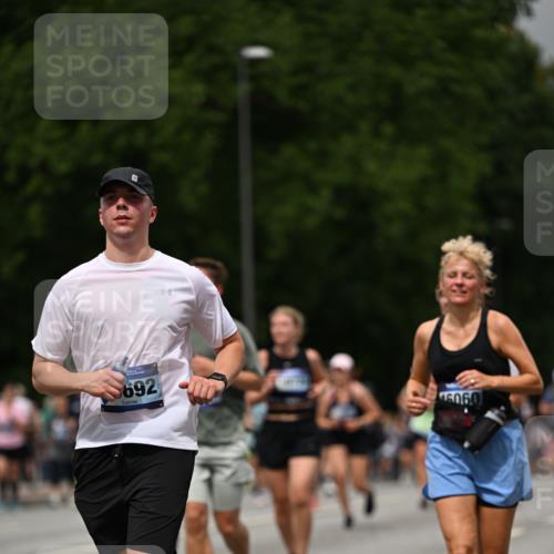 29.06.2025 - hella hamburg halbmarathon Dr. Thomas Lammeyer http://msf.ph/oto/8426105 29.06.2025 10:50:18 Kennedybrücke 1060, 1085, 1421, 1426, 1465, 1854, 2217, 2657, 2664, 2954, 2965, 3357, 3377, 4099, 4102, 4119, 4223, 4224, 4820, 5108, 5703, 5914, 6393, 6763, 6788, 6980, 7303, 7530, 7983, 10812, 11119, 11332, 11393 meine-sportfotos.de