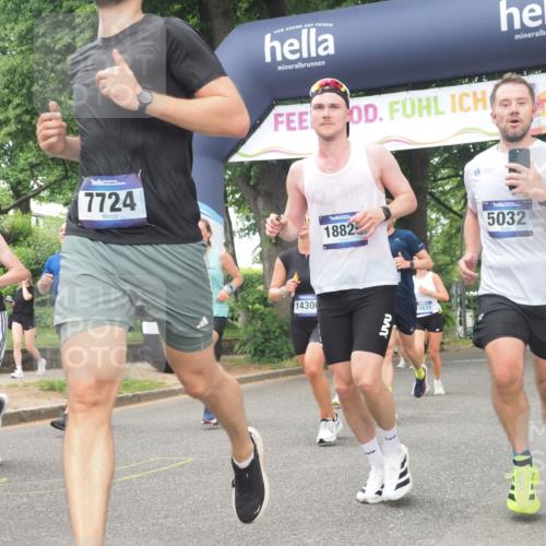 29.06.2025 - hella hamburg halbmarathon KatJ http://msf.ph/oto/8426112 29.06.2025 10:39:31 Zwischen KM18-KM19 2364, 2396, 3426, 4558, 4814, 4839, 5032, 5116, 5482, 5607, 6562, 6657, 7724, 7732, 8661, 8710, 8720 meine-sportfotos.de
