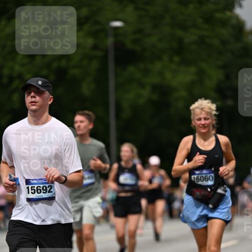 29.06.2025 - hella hamburg halbmarathon Dr. Thomas Lammeyer http://msf.ph/oto/8426115 29.06.2025 10:50:18 Kennedybrücke 1060, 1085, 1421, 1426, 1465, 1854, 2217, 2657, 2664, 2954, 2965, 3357, 3377, 4099, 4102, 4119, 4223, 4224, 4820, 5108, 5703, 5914, 6393, 6763, 6788, 6980, 7303, 7530, 7983, 10812, 11119, 11332, 11393 meine-sportfotos.de