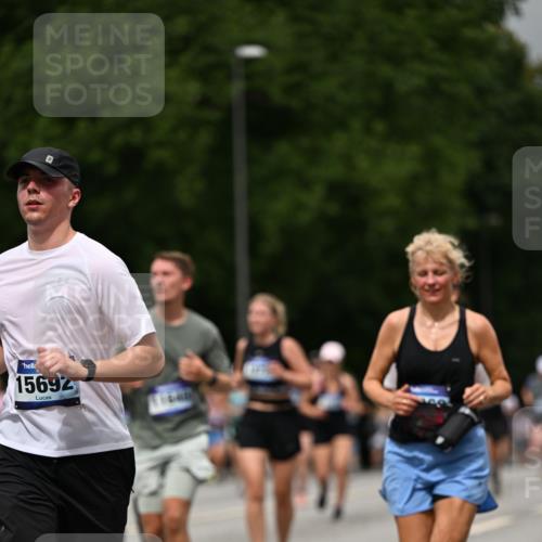 29.06.2025 - hella hamburg halbmarathon Dr. Thomas Lammeyer http://msf.ph/oto/8426118 29.06.2025 10:50:18 Kennedybrücke 1060, 1085, 1421, 1426, 1465, 1854, 2217, 2657, 2664, 2954, 2965, 3357, 3377, 4099, 4102, 4119, 4223, 4224, 4820, 5108, 5703, 5914, 6393, 6763, 6788, 6980, 7303, 7530, 7983, 10812, 11119, 11332, 11393 meine-sportfotos.de