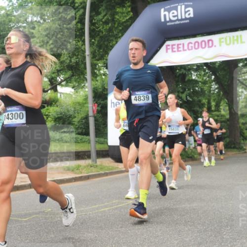 29.06.2025 - hella hamburg halbmarathon KatJ http://msf.ph/oto/8426134 29.06.2025 10:39:32 Zwischen KM18-KM19 2364, 2396, 4558, 4814, 4839, 5032, 5482, 6562, 6657, 7178, 7724, 7732, 8661, 8710, 8720 meine-sportfotos.de