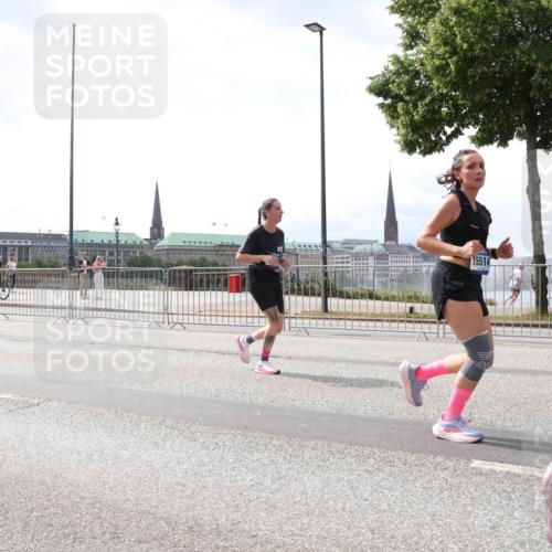 29.06.2025 - hella hamburg halbmarathon Lena Gebhardt http://msf.ph/oto/8426140 29.06.2025 10:43:28 Lombardsbrücke 15514, 1023, 1149, 1155, 1310, 1400, 1467, 1788, 1816, 1878, 2103, 2158, 2267, 2361, 2971, 3074, 3238, 3329, 3390, 3518, 3638, 4056, 4177, 4302, 4367, 4680, 4866, 5067, 5192, 5201, 5214, 5268, 5370, 5610, 5720, 5755, 5967, 6012, 6096, 6226, 6440, 6931, 6971, 6973, 7043, 7197, 7205, 7206, 7461, 7504, 7872, 7926, 8000, 8135, 8184, 8233, 8408, 8435, 8504, 8795, 8991, 9072, 9304, 9639, 9641, 9644, 9831, 9976, 10083, 10097, 10180, 10200, 10202 meine-sportfotos.de