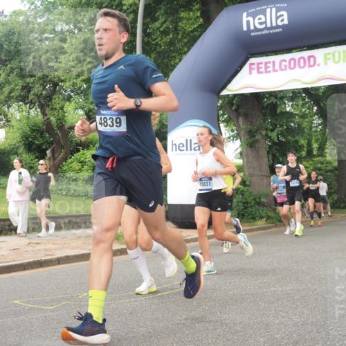 29.06.2025 - hella hamburg halbmarathon KatJ http://msf.ph/oto/8426164 29.06.2025 10:39:33 Zwischen KM18-KM19 2364, 2396, 4814, 4839, 5032, 5482, 6562, 6657, 7178, 7724, 7732, 8172, 8661, 8710, 8720 meine-sportfotos.de