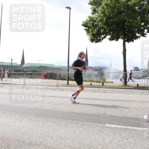 29.06.2025 - hella hamburg halbmarathon Lena Gebhardt http://msf.ph/oto/8426183 29.06.2025 10:43:28 Lombardsbrücke 1023, 1149, 1155, 1310, 1400, 1467, 1788, 1816, 1878, 2103, 2158, 2267, 2361, 2971, 3074, 3238, 3329, 3390, 3518, 3638, 4056, 4177, 4302, 4367, 4680, 4866, 5067, 5192, 5201, 5214, 5268, 5370, 5610, 5720, 5755, 5967, 6012, 6096, 6226, 6440, 6931, 6971, 6973, 7043, 7197, 7205, 7206, 7461, 7504, 7872, 7926, 8000, 8135, 8184, 8233, 8408, 8435, 8504, 8795, 8991, 9072, 9304, 9639, 9641, 9644, 9831, 9976, 10083, 10097, 10180, 10200, 10202 meine-sportfotos.de