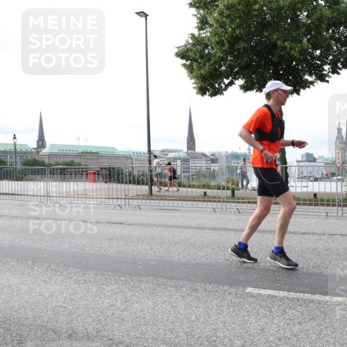 29.06.2025 - hella hamburg halbmarathon Lena Gebhardt http://msf.ph/oto/8426199 29.06.2025 10:28:56 Lombardsbrücke 1518, 1557, 1869, 2688, 3717, 4161, 4362, 4700, 4834, 4982, 5167, 5249, 5250, 5718, 5903, 5939, 6102, 6345, 6418, 7169, 7980, 8048, 8560, 9642, 9716, 9855, 10068, 10198, 10434, 12099, 12404, 12442, 13090, 14205, 15143, 15256, 15452, 15453, 15952, 15955, 16125, 16643, 16673, 18293 meine-sportfotos.de