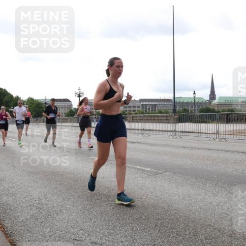 29.06.2025 - hella hamburg halbmarathon Lena Gebhardt http://msf.ph/oto/8426214 29.06.2025 10:28:57 Lombardsbrücke 5249, 5250, 1518, 1518, 1557, 1869, 2688, 3717, 4161, 4362, 4700, 4834, 4982, 5167, 5249, 5250, 5718, 5903, 5939, 6102, 6345, 6418, 7169, 7449, 7980, 8048, 8560, 9642, 9716, 9855, 10068, 10198, 10434, 12099, 12404, 12442, 13090, 14205, 15143, 15256, 15452, 15453, 15952, 15955, 16125, 16643, 16673, 18293 meine-sportfotos.de