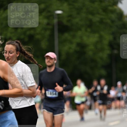 29.06.2025 - hella hamburg halbmarathon Dr. Thomas Lammeyer http://msf.ph/oto/8426221 29.06.2025 10:50:21 Kennedybrücke 1060, 1085, 1421, 1426, 1465, 1854, 1983, 2008, 2217, 2657, 2664, 2965, 3357, 3377, 4099, 4102, 4119, 4223, 4224, 5044, 5703, 5914, 6393, 6763, 6788, 6980, 7303, 7530, 7983, 10812, 11119, 11393 meine-sportfotos.de