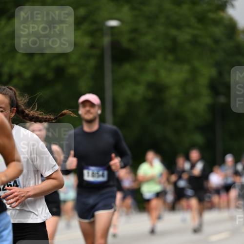29.06.2025 - hella hamburg halbmarathon Dr. Thomas Lammeyer http://msf.ph/oto/8426227 29.06.2025 10:50:21 Kennedybrücke 1060, 1085, 1421, 1426, 1465, 1854, 1983, 2008, 2217, 2657, 2664, 2965, 3357, 3377, 4099, 4102, 4119, 4223, 4224, 5044, 5703, 5914, 6393, 6763, 6788, 6980, 7303, 7530, 7983, 10812, 11119, 11393 meine-sportfotos.de