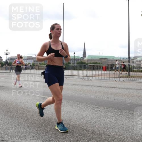 29.06.2025 - hella hamburg halbmarathon Lena Gebhardt http://msf.ph/oto/8426255 29.06.2025 10:28:58 Lombardsbrücke 5250, 1518, 155, 1518, 1557, 1869, 2688, 3717, 4161, 4362, 4700, 4834, 4982, 5167, 5249, 5250, 5718, 5903, 5939, 6102, 6345, 6418, 7169, 7449, 8048, 8560, 9642, 9716, 9855, 10068, 10198, 10434, 12099, 12404, 12442, 12958, 13090, 14205, 15143, 15256, 15452, 15453, 15952, 15955, 16125, 16643, 16673, 18293 meine-sportfotos.de