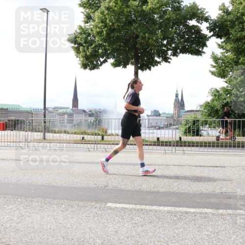 29.06.2025 - hella hamburg halbmarathon Lena Gebhardt http://msf.ph/oto/8426261 29.06.2025 10:43:29 Lombardsbrücke 2408, 1023, 1149, 1155, 1310, 1400, 1467, 1788, 1816, 1878, 2103, 2158, 2267, 2361, 2733, 2971, 3074, 3238, 3329, 3390, 3518, 3638, 4056, 4177, 4302, 4367, 4680, 4866, 5192, 5201, 5214, 5268, 5370, 5610, 5720, 5755, 5967, 6012, 6096, 6226, 6440, 6931, 6971, 6973, 7043, 7197, 7205, 7206, 7461, 7489, 7504, 7872, 7926, 8000, 8135, 8184, 8233, 8408, 8435, 8504, 8795, 8991, 9072, 9639, 9641, 9644, 9831, 9976, 10083, 10097, 10180, 10200, 10202 meine-sportfotos.de