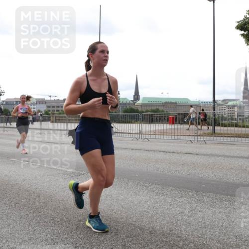 29.06.2025 - hella hamburg halbmarathon Lena Gebhardt http://msf.ph/oto/8426282 29.06.2025 10:28:58 Lombardsbrücke 4518, 5250, 155, 1518, 1557, 1869, 2688, 3717, 4161, 4362, 4700, 4834, 4982, 5167, 5249, 5250, 5718, 5903, 5939, 6102, 6345, 6418, 7169, 7449, 8048, 8560, 9642, 9716, 9855, 10068, 10198, 10434, 12099, 12404, 12442, 12958, 13090, 14205, 15143, 15256, 15452, 15453, 15952, 15955, 16125, 16643, 16673, 18293 meine-sportfotos.de