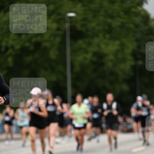 29.06.2025 - hella hamburg halbmarathon Dr. Thomas Lammeyer http://msf.ph/oto/8426284 29.06.2025 10:50:22 Kennedybrücke 1060, 1085, 1421, 1426, 1465, 1854, 1983, 2008, 2217, 2657, 2664, 2965, 3357, 3377, 4099, 4102, 4119, 4223, 4224, 5044, 5914, 6393, 6763, 6788, 6980, 7303, 7530, 7983, 10812, 11119, 11393 meine-sportfotos.de