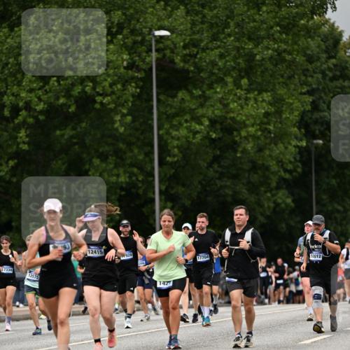 29.06.2025 - hella hamburg halbmarathon Dr. Thomas Lammeyer http://msf.ph/oto/8426292 29.06.2025 10:50:23 Kennedybrücke 1060, 1085, 1421, 1426, 1465, 1854, 1983, 2008, 2217, 2657, 2664, 2965, 3357, 3377, 4099, 4102, 4119, 4223, 4224, 5044, 5914, 6393, 6788, 6980, 7303, 7530, 7983, 10367, 10812, 11119, 11393 meine-sportfotos.de
