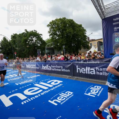 29.06.2025 - hella hamburg halbmarathon Zöllner http://msf.ph/oto/8426299 29.06.2025 10:35:15 Ziel 4740, 7628, 7867, 11559, 12514, 15415, 17022 meine-sportfotos.de
