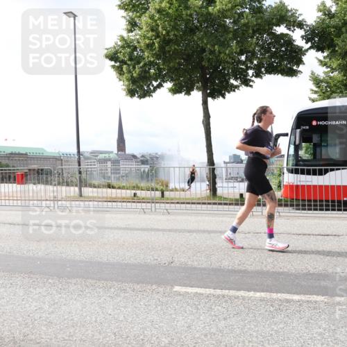 29.06.2025 - hella hamburg halbmarathon Lena Gebhardt http://msf.ph/oto/8426313 29.06.2025 10:43:29 Lombardsbrücke 2408, 1023, 1149, 1155, 1310, 1400, 1467, 1788, 1816, 1878, 2103, 2158, 2267, 2361, 2733, 2971, 3074, 3238, 3329, 3390, 3518, 3638, 4056, 4177, 4302, 4367, 4680, 4866, 5192, 5201, 5214, 5268, 5370, 5610, 5720, 5755, 5967, 6012, 6096, 6226, 6440, 6931, 6971, 6973, 7043, 7197, 7205, 7206, 7461, 7489, 7504, 7872, 7926, 8000, 8135, 8184, 8233, 8408, 8435, 8504, 8795, 8991, 9072, 9639, 9641, 9644, 9831, 9976, 10083, 10097, 10180, 10200, 10202 meine-sportfotos.de