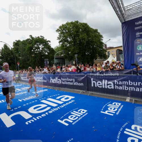 29.06.2025 - hella hamburg halbmarathon Zöllner http://msf.ph/oto/8426321 29.06.2025 10:35:15 Ziel 4740, 7628, 7867, 11559, 12514, 15415, 17022 meine-sportfotos.de
