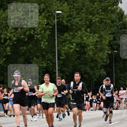 29.06.2025 - hella hamburg halbmarathon Dr. Thomas Lammeyer http://msf.ph/oto/8426340 29.06.2025 10:50:24 Kennedybrücke 1060, 1421, 1426, 1465, 1695, 1854, 1983, 2008, 2217, 2398, 2657, 2664, 2965, 4099, 4102, 4119, 4223, 4224, 5044, 5914, 6393, 6788, 6980, 7303, 7530, 7983, 10367, 10812, 11393 meine-sportfotos.de