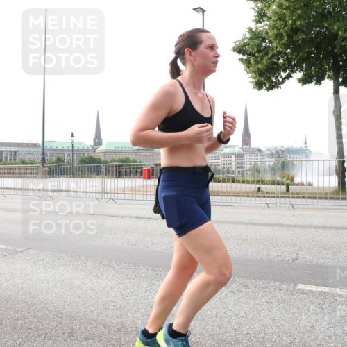29.06.2025 - hella hamburg halbmarathon Lena Gebhardt http://msf.ph/oto/8426343 29.06.2025 10:28:58 Lombardsbrücke 1557, 1518, 1557, 1869, 2688, 3717, 4161, 4362, 4700, 4834, 4982, 5167, 5249, 5250, 5718, 5903, 5939, 6102, 6345, 6418, 7169, 7449, 8048, 8560, 9642, 9716, 9855, 10068, 10198, 10434, 12099, 12404, 12442, 12958, 13090, 14205, 15143, 15256, 15452, 15453, 15952, 15955, 16125, 16643, 16673, 18293 meine-sportfotos.de