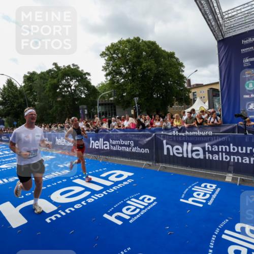 29.06.2025 - hella hamburg halbmarathon Zöllner http://msf.ph/oto/8426344 29.06.2025 10:35:15 Ziel 4740, 7628, 7867, 11559, 12514, 15415, 17022 meine-sportfotos.de