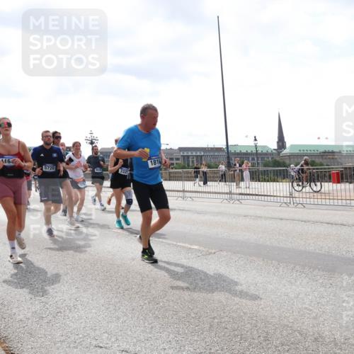 29.06.2025 - hella hamburg halbmarathon Lena Gebhardt http://msf.ph/oto/8426346 29.06.2025 10:43:30 Lombardsbrücke 4056, 1164, 5720, 3329, 878, 1816, 1023, 1149, 1155, 1310, 1400, 1467, 1788, 1816, 1878, 2103, 2158, 2267, 2361, 2733, 2971, 3074, 3238, 3329, 3390, 3518, 3638, 4056, 4177, 4302, 4367, 4680, 4866, 5192, 5201, 5214, 5268, 5370, 5610, 5720, 5755, 5967, 6012, 6096, 6226, 6334, 6440, 6931, 6971, 6973, 7043, 7197, 7205, 7206, 7461, 7489, 7504, 7872, 7926, 8000, 8058, 8135, 8184, 8233, 8408, 8435, 8504, 9072, 9639, 9641, 9644, 9831, 9976, 10083, 10097, 10180, 10200, 10202 meine-sportfotos.de